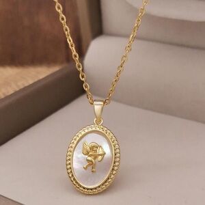 Elegant Gold and White Pendant Necklace